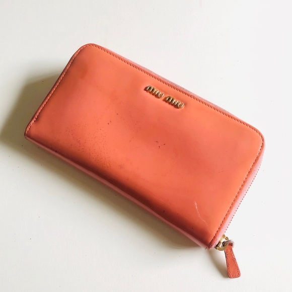 ✨Miu Miu✨Patent Leather Bow Zip wallet - Picture 2 of 8
